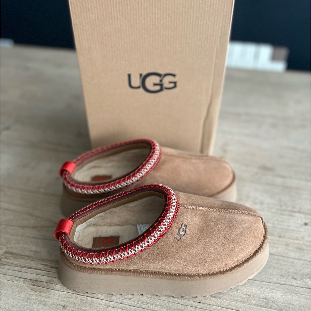 UGG Tazz in Women 8 Chestnut Brown